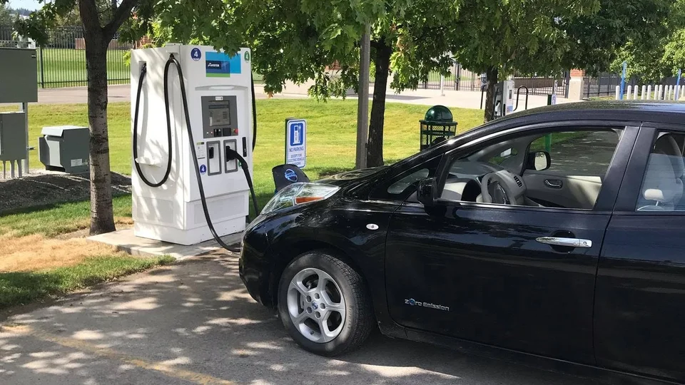 Avista Utilities meter base and overhead service disconnect coordination in Spokane
