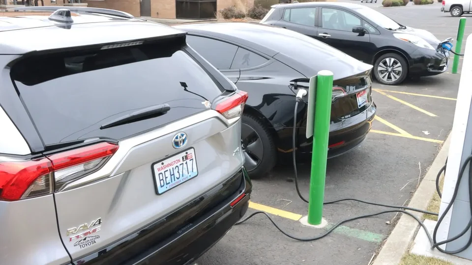 Direct copper terminal connection inside hardwired charger compared with 4-prong NEMA 14-50 plug